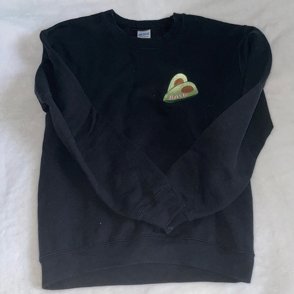 GILDAN embroidered “basic” avocado sweatshirt !!